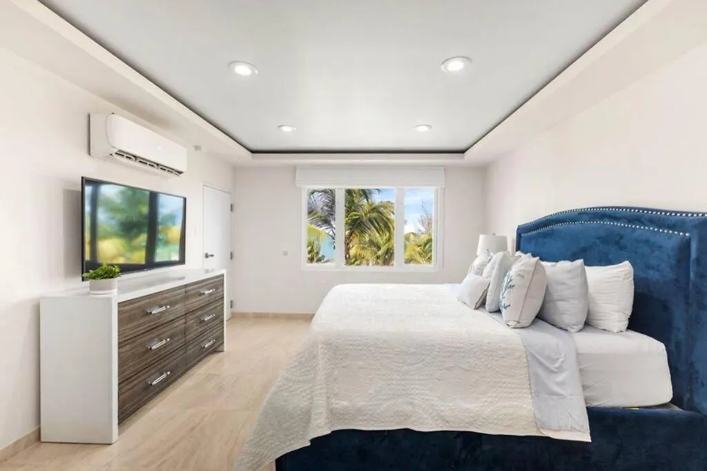 Revitalized Beachfront Villa - 8498-99 Rio Grande Apartment